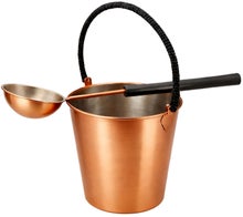 Saunia Saunaset, kupferbeschichteter Saunaeimer und Saunakelle.